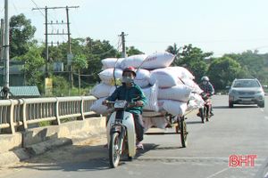 Xe máy lôi "tung hoành" từ quê đến phố