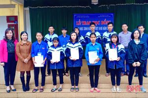 Học sinh THPT Lê Quý Đôn nhận học bổng khuyến học FEA Ketterlé