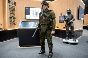 Nga giới thiệu quân phục giúp binh lính khỏe như robot