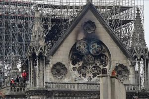 Thế giới ngày qua: Bắt đầu xử lý ô nhiễm chì tại Nhà thờ Đức Bà Paris