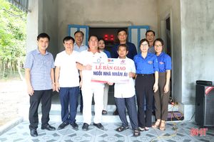 Hội Doanh nghiệp Hà Tĩnh phía Nam bàn giao 4 nhà nhân ái tại Nghi Xuân