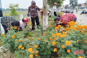 Quên nắng nóng, phụ nữ Hà Tĩnh thi đua thực hiện “90 hành động thiết thực”