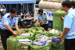 Thay thế người đứng đầu có biểu hiện bao che cho buôn lậu