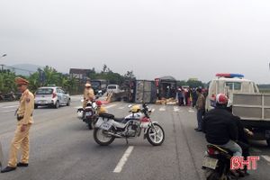 Tai nạn liên hoàn giữa 4 ô tô trên QL 1A đoạn qua Hà Tĩnh