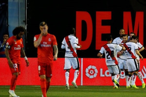 Rayo Vallecano 1-0 Real Madrid: Ôm hận vì VAR