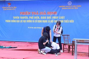 Gần 1.000 học sinh TP Hà Tĩnh được phổ biến pháp luật qua phiên tòa giả định