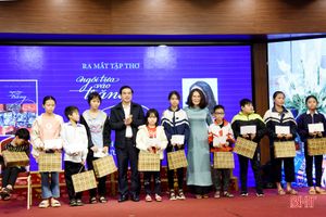 Cô giáo Hà Tĩnh dành số tiền ra mắt tập thơ mới để hỗ trợ học sinh nghèo vùng lũ