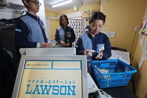 Doanh nghiệp bán lẻ Nhật Bản “giành nhau” tuyển dụng sinh viên nước ngoài