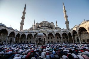 Thế giới ngày qua: Kết thúc tháng lễ Ramadan của người Hồi giáo