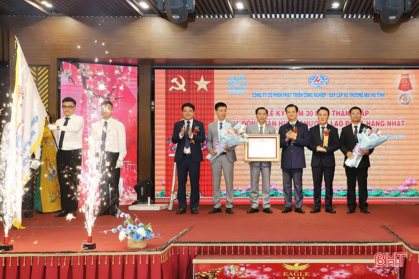 Lễ trao tặng Huân chương Lao động hạng Nhất cho HAINDECO (năm 2022). bqbht_br_img-8623.jpg