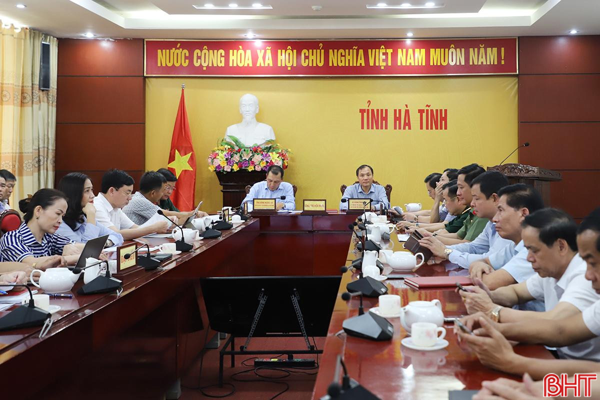 Các đại biểu tham dự cuộc họp.