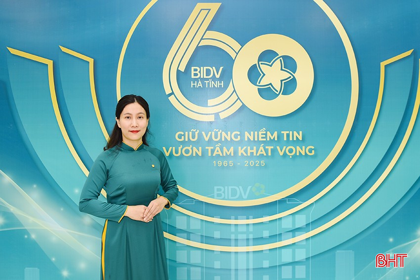 Chị Minh Thủy là một trong nhiều đảng viên tiêu biểu của Đảng bộ BIDV Hà Tĩnh thực hiện hiệu quả “Sổ tay Văn hóa BIDV”. bqbht_br_dsc-9122.jpg
