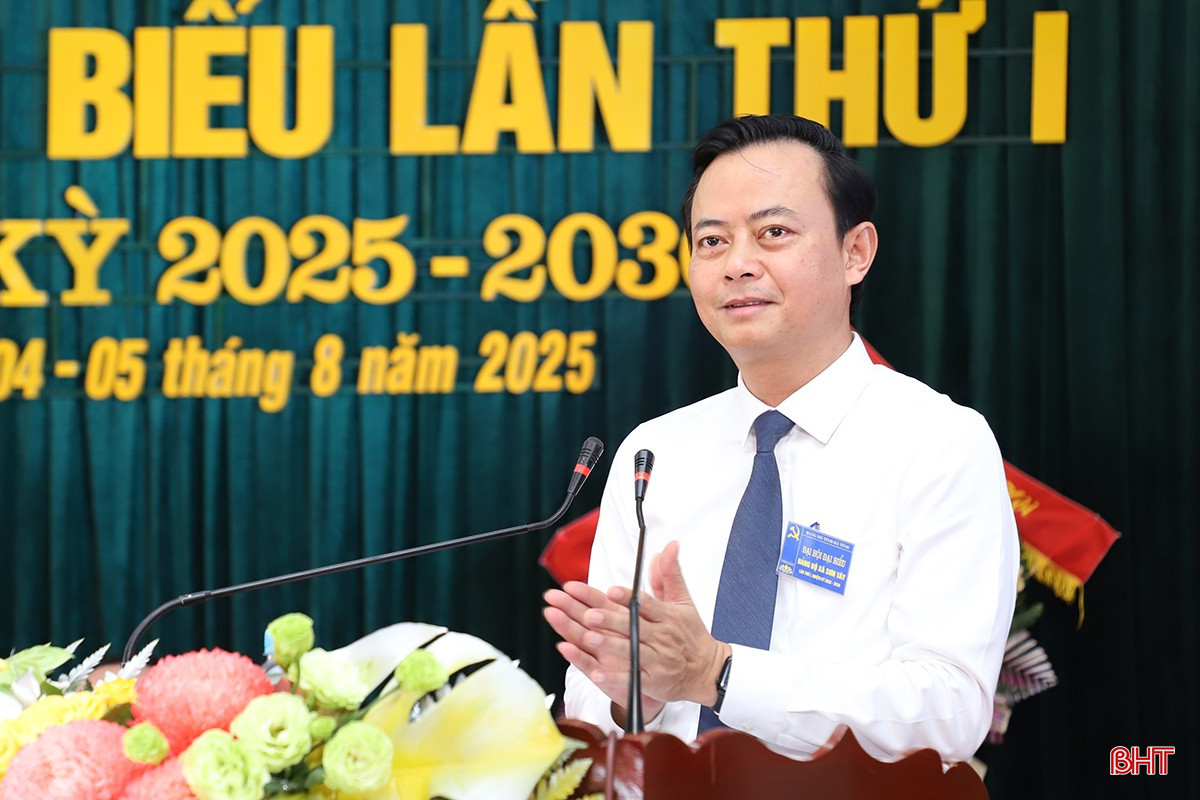 Trưởng ban Tuyên giáo và Dân vận Tỉnh ủy Hà Văn Hùng phát biểu chỉ đạo đại hội. Trưởng ban Tuyên giáo và Dân vận Tỉnh ủy Hà Văn Hùng phát biểu chỉ đạo đại hội.