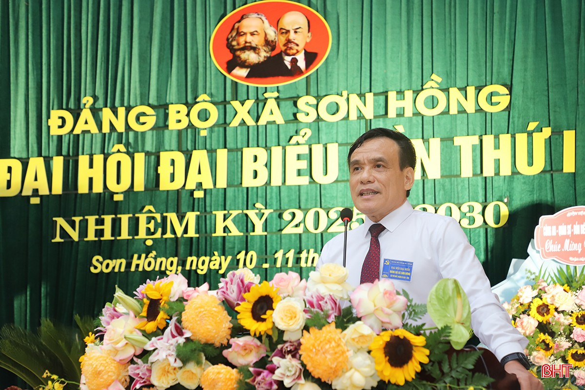 Hiệu trưởng Trường Chính trị Trần Phú Nguyễn Trọng Tứ phát biểu chỉ đạo đại hội. bqbht_br_800.jpg