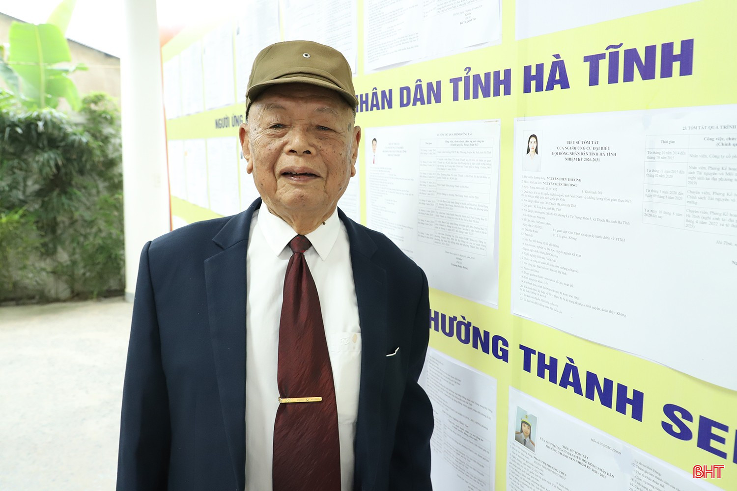 “Trải qua nhiều kỳ bầu cử quan trọng, nhưng lần này là một cuộc bầu cử đặc khi thực hiện mô hình chính quyền địa phương 2 cấp. Tôi đã chuẩn bị tâm thế và sáng suốt lựa chọn những đại biểu xứng đáng. Tôi kỳ vọng các vị đại biểu trúng cử sẽ mang tâm sức, trí tuệ, góp phần kiến tạo và xây dựng quê hương, đất nước ngày càng giàu đẹp, phát triển” – cụ Điện Văn Hà chia sẻ.