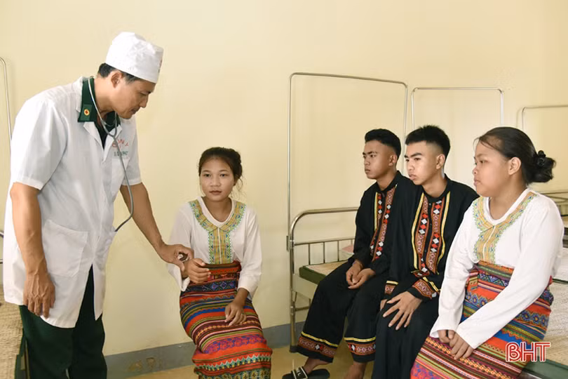 Chuyện những đứa con dân tộc Chứt của chiến sĩ biên phòng Bản Giàng