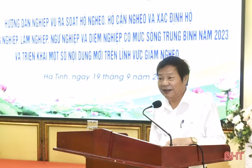 Trang bị nghiệp vụ cho cán bộ rà soát hộ nghèo ở Hà Tĩnh