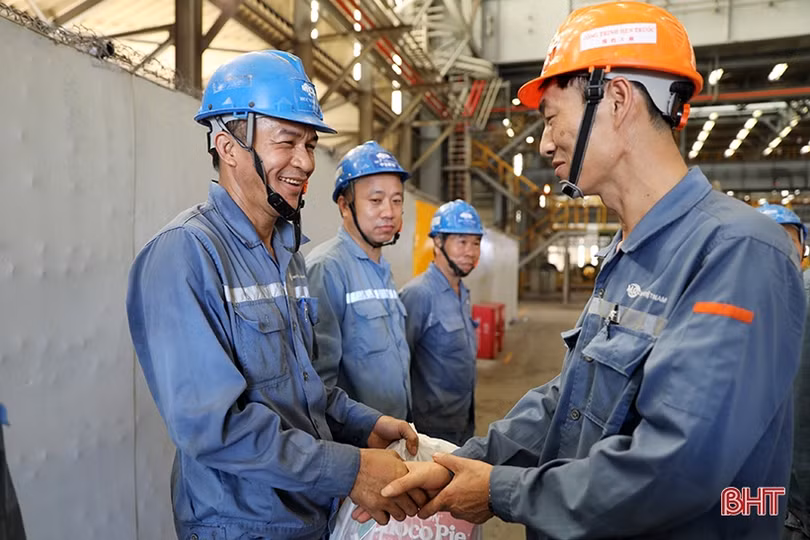 Công ty MCC Việt Nam trao gần 1.400 suất quà cho con em công nhân