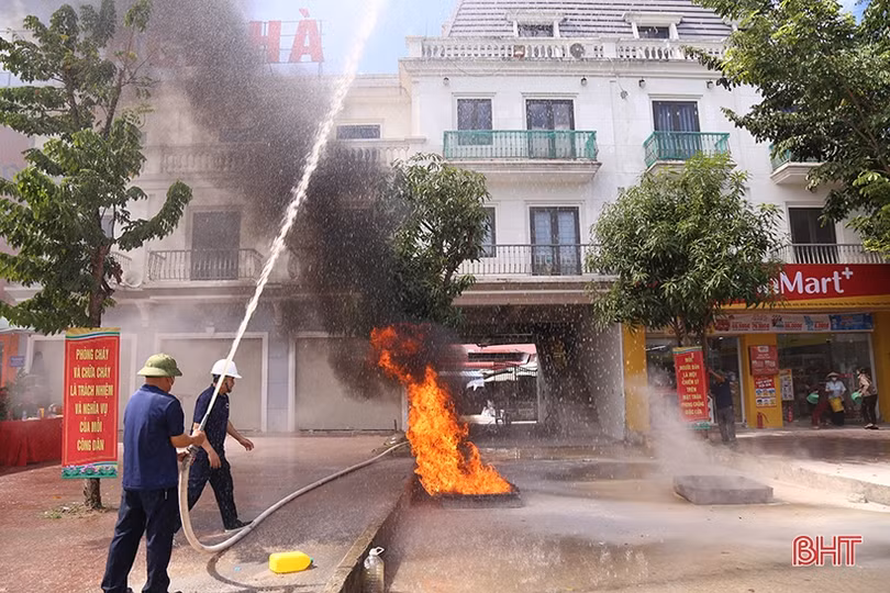 Thực tập phương án chữa cháy và cứu nạn, cứu hộ ở chợ Cày Thạch Hà