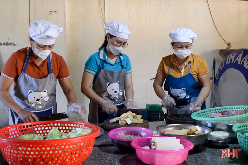 Các trường học ở Hà Tĩnh tăng cường đảm bảo an toàn bếp ăn bán trú