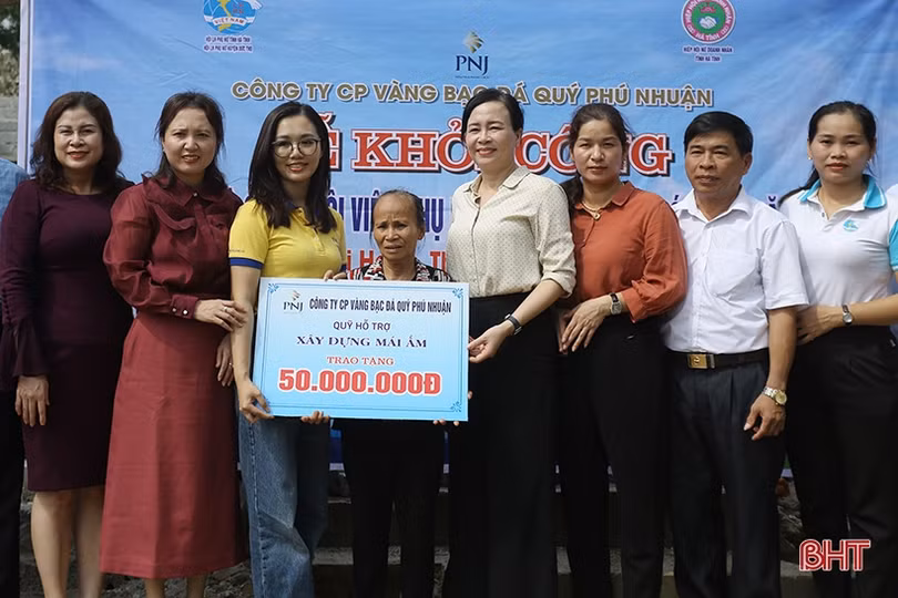 Hiệp hội Nữ doanh nhân Hà Tĩnh hỗ trợ xây dựng 2 căn nhà tình nghĩa 