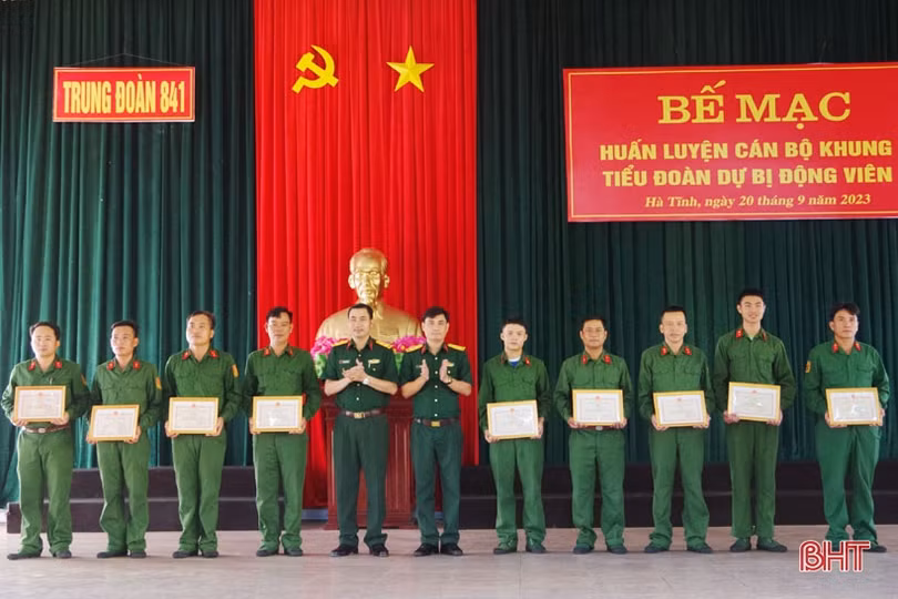 Hoàn thành huấn luyện cho cán bộ khung B - tiểu đoàn dự bị động viên
