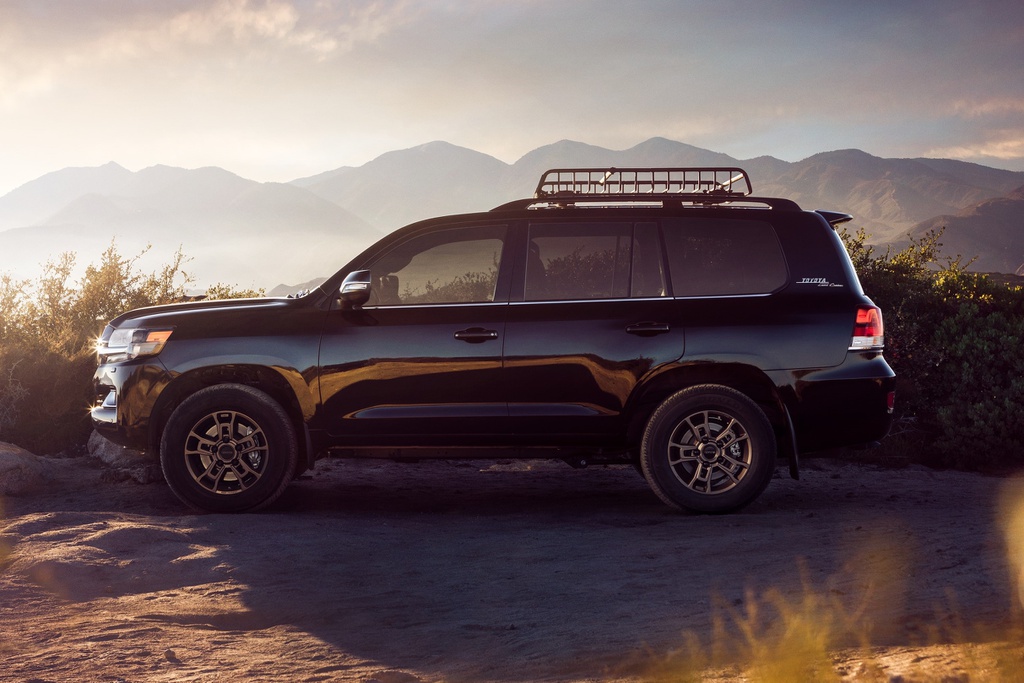 Toyota Land Cruiser Heritage Edition 2021 ra mắt, giá từ 87.900 USD