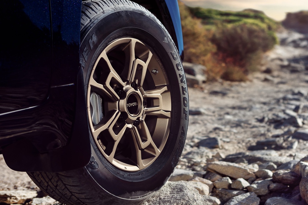 Toyota Land Cruiser Heritage Edition 2021 ra mắt, giá từ 87.900 USD