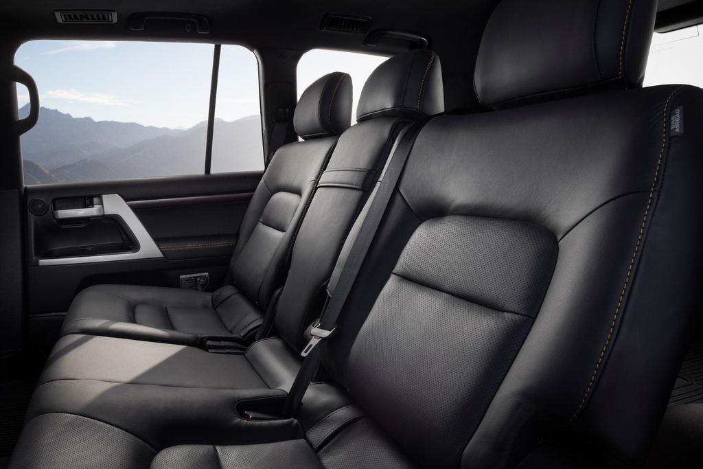 Toyota Land Cruiser Heritage Edition 2021 ra mắt, giá từ 87.900 USD