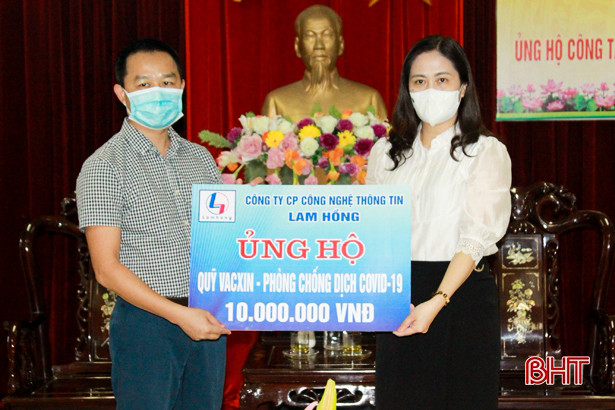 Các tổ chức, doanh nghiệp ở Hà Tĩnh tiếp tục ủng hộ hơn 330 triệu đồng chống dịch