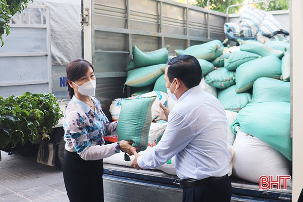 Tuổi trẻ Hà Tĩnh chuyển hàng chục tấn nhu yếu phẩm vào miền Nam