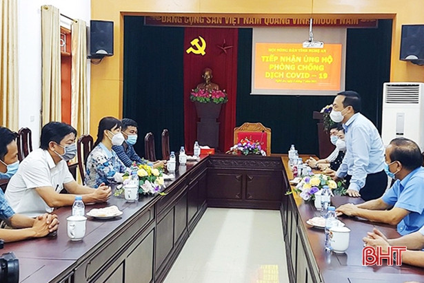 Nông dân Hà Tĩnh ủng hộ Nghệ An 13 tấn nhu yếu phẩm phòng dịch Covid-19