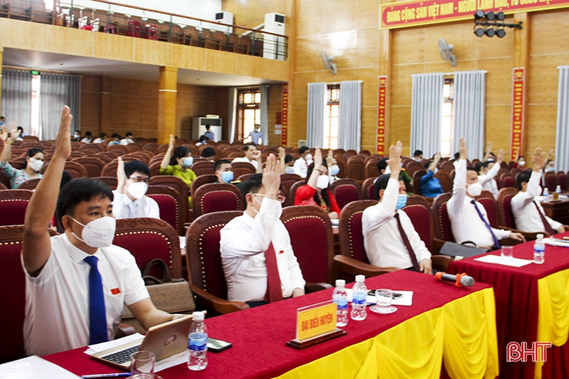 HĐND huyện Đức Thọ họp kỳ thứ nhất, bầu các chức danh chủ chốt