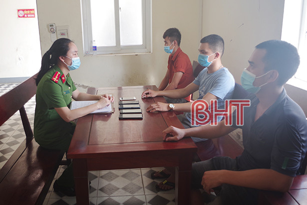 Hà Tĩnh: Khởi tố 3 người cá độ bóng đá mùa Euro