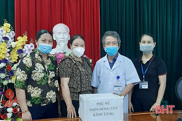 Bà con giáo dân, phật tử ở TX Kỳ Anh ủng hộ gần 120 triệu đồng phòng, chống dịch