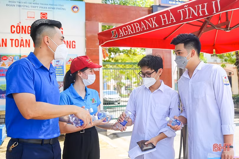 20 năm tiếp sức mùa thi - Lan tỏa giá trị nhân văn của tuổi trẻ Hà Tĩnh