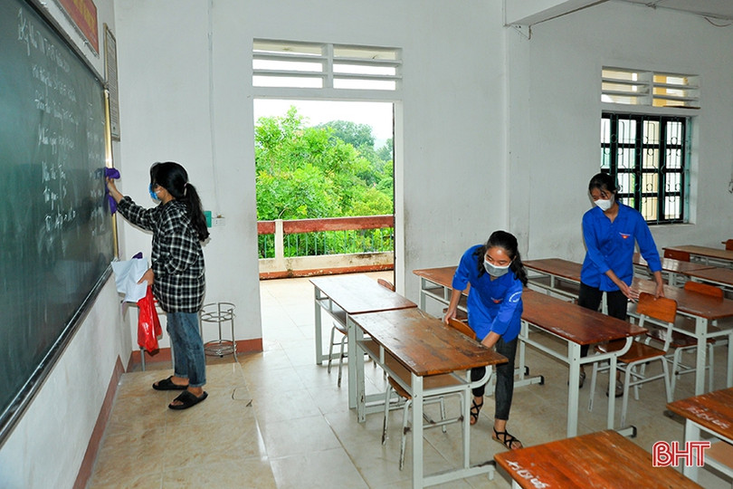 Ngày đầu thi tốt nghiệp THPT ở Hà Tĩnh: Quy chế giữ nghiêm, phòng dịch đảm bảo ảnh 10 Ngày đầu thi tốt nghiệp THPT ở Hà Tĩnh: Quy chế giữ nghiêm, phòng dịch đảm bảo