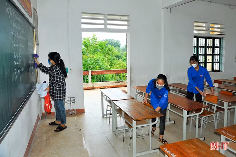 Ngày đầu thi tốt nghiệp THPT ở Hà Tĩnh: Quy chế giữ nghiêm, phòng dịch đảm bảo