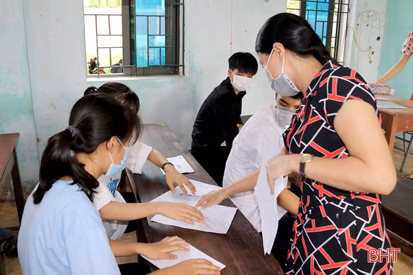 Hơn 17.300 thí sinh Hà Tĩnh làm thủ tục dự thi tốt nghiệp THPT