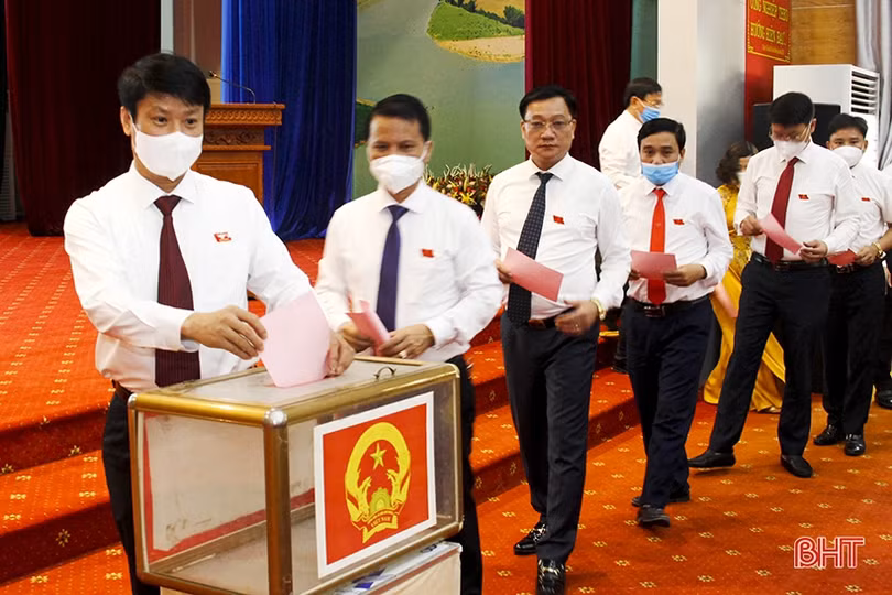 HĐND huyện Đức Thọ họp kỳ thứ nhất, bầu các chức danh chủ chốt