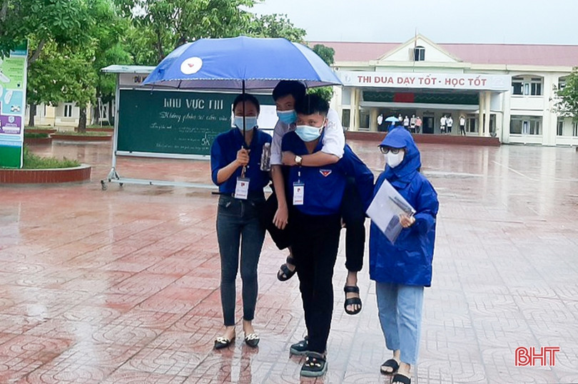 Ngày đầu thi tốt nghiệp THPT ở Hà Tĩnh: Quy chế giữ nghiêm, phòng dịch đảm bảo ảnh 9 Ngày đầu thi tốt nghiệp THPT ở Hà Tĩnh: Quy chế giữ nghiêm, phòng dịch đảm bảo