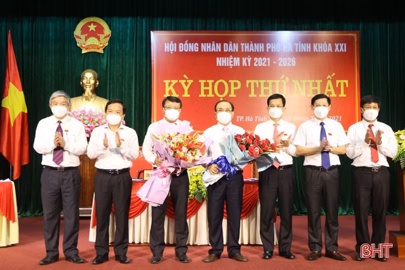 Bí thư Thành ủy Dương Tất Thắng giữ chức Chủ tịch HĐND TP Hà Tĩnh