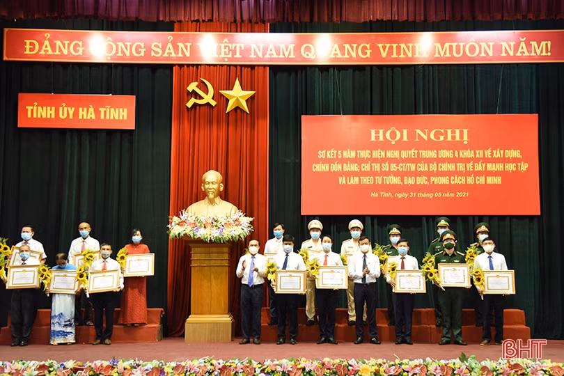 Học Bác để khơi dậy tinh thần đoàn kết, phát huy sức mạnh Nhân dân