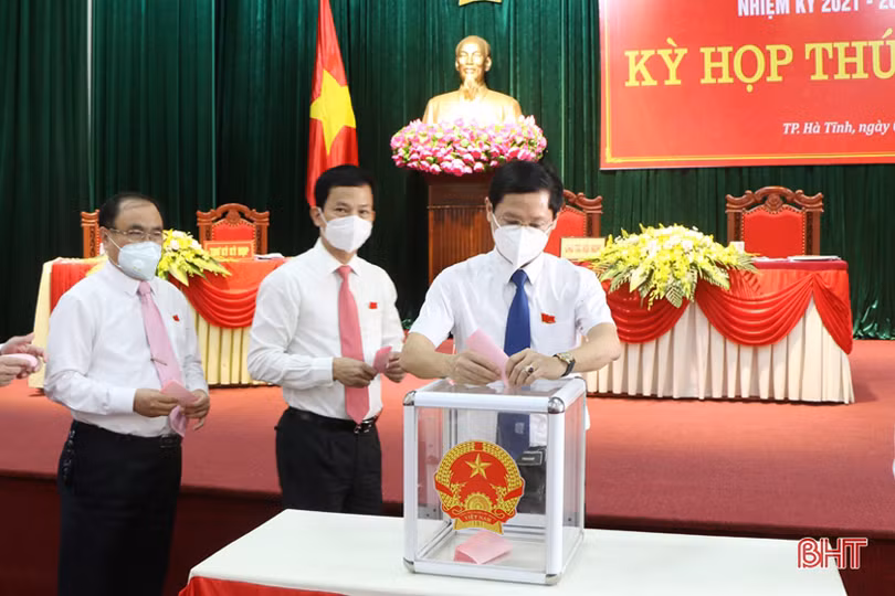 Bí thư Thành ủy Dương Tất Thắng giữ chức Chủ tịch HĐND TP Hà Tĩnh