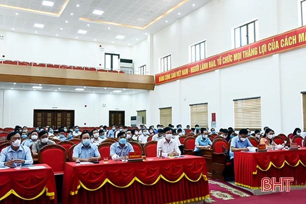 Huyện Kỳ Anh khen thưởng 31 tập thể, 64 cá nhân trong công tác bầu cử