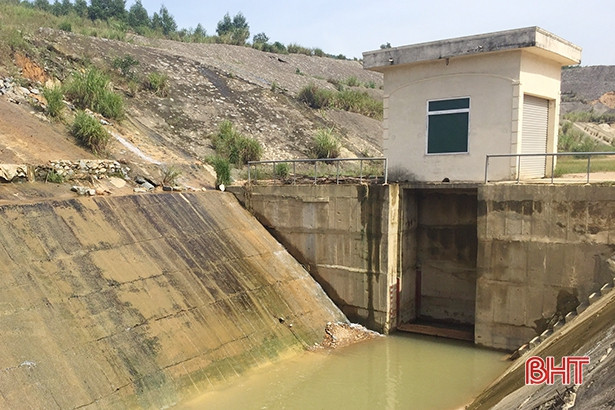 17 cột điện tại dự án Đập dâng Lạc Tiến “không cánh mà bay”!