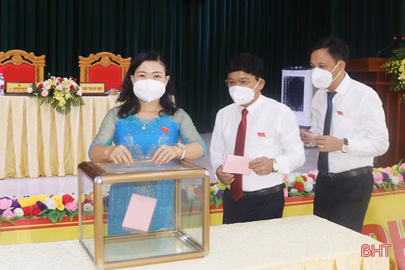 Ông Nguyễn Văn Thắng tái cử chức vụ Chủ tịch HĐND huyện Thạch Hà