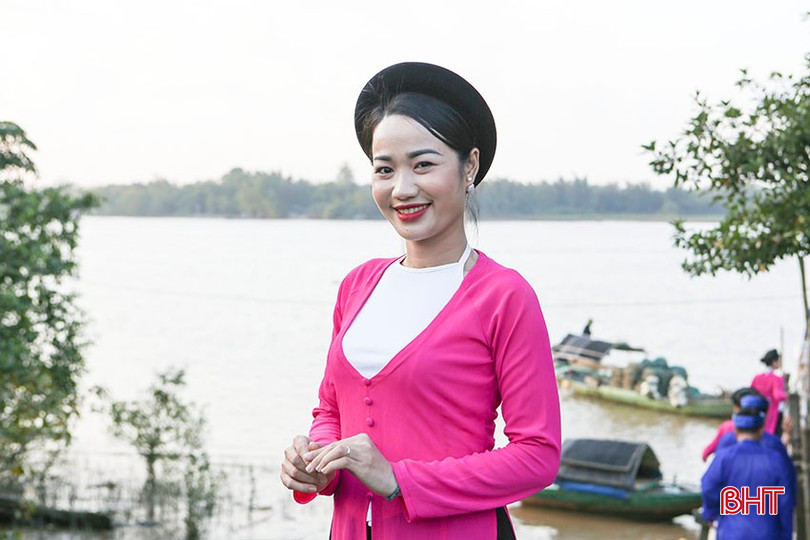 Với nghệ nhân Thu Hà, được biểu diễn trong chương trình dân ca ví, giặm phục vụ Nhân dân dịp xuân Ất Tỵ 2025 này mang lại cho chị nhiều cảm xúc hạnh phúc. bqbht_br_a2.jpg