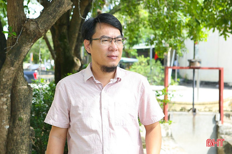Nhạc sỹ Trần Quốc Dũng - Trưởng phòng Nghệ thuật biểu diễn của nhà hát NTTT Hà Tĩnh. bqbht_br_a4.jpg