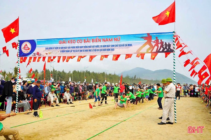 Dịp hè này, tại KDL biển Kỳ Ninh (TX Kỳ Anh) sẽ diễn ra nhiều hoạt động văn hóa, thể thao sôi nổi vào các ngày lễ, cuối tuần... (Trong ảnh: Giải kéo co bãi biển nam nữ tại KDL biển Kỳ Ninh trong dịp khai trương du lịch biển cuối tháng 4/2025). bqbht_br_b5.jpg